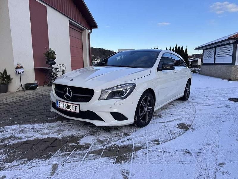 Gebraucht Mercedes CLA200 Shooting Brake 136 PS (100 kW) 2015 Weiß Kombi