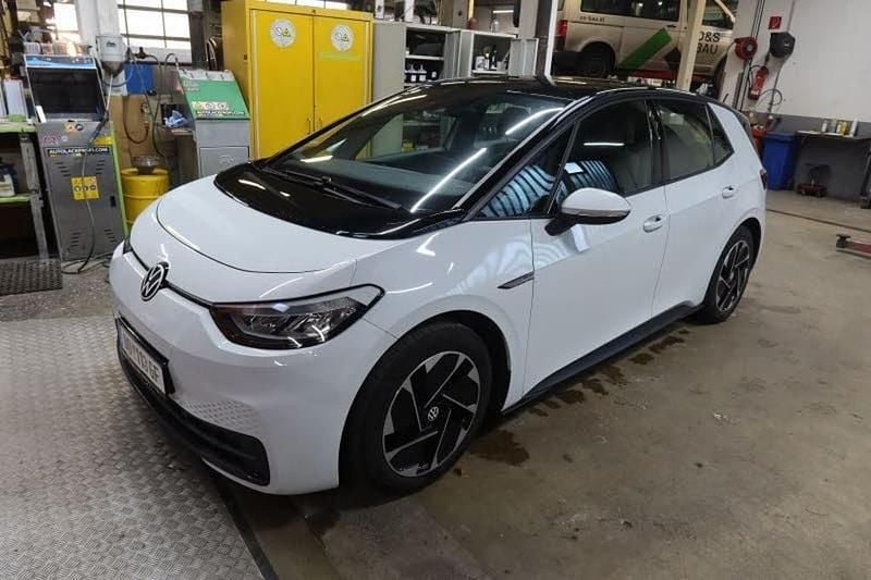 Weiss normal Gebraucht 2020 VW ID.3 Pro Performance Kleinwagen | € 16.350 (Guter Preis) - Bild 1/4