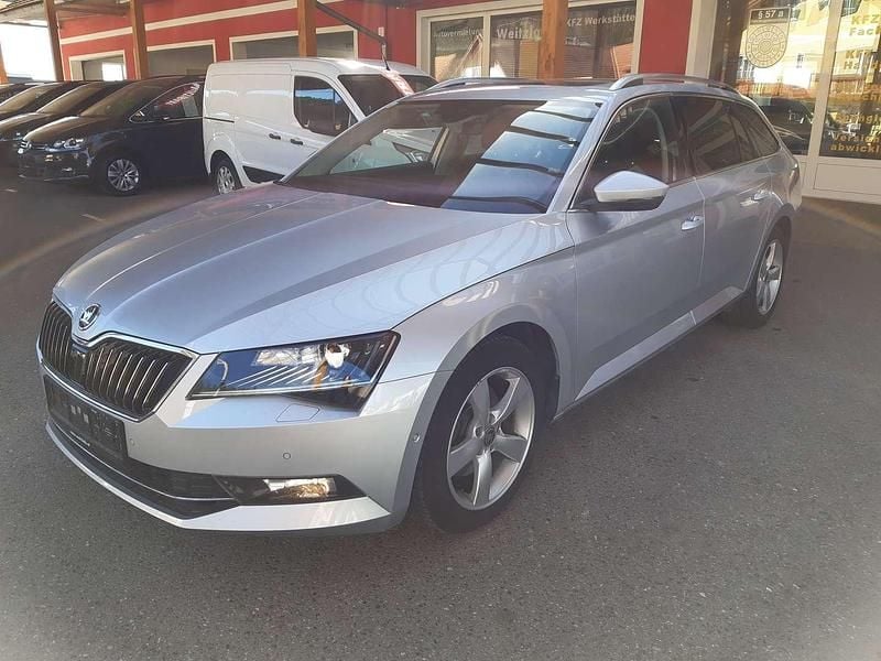 Silber Gebraucht 2019 Skoda Superb Style Kombi | € 24.790 - Bild 1/4