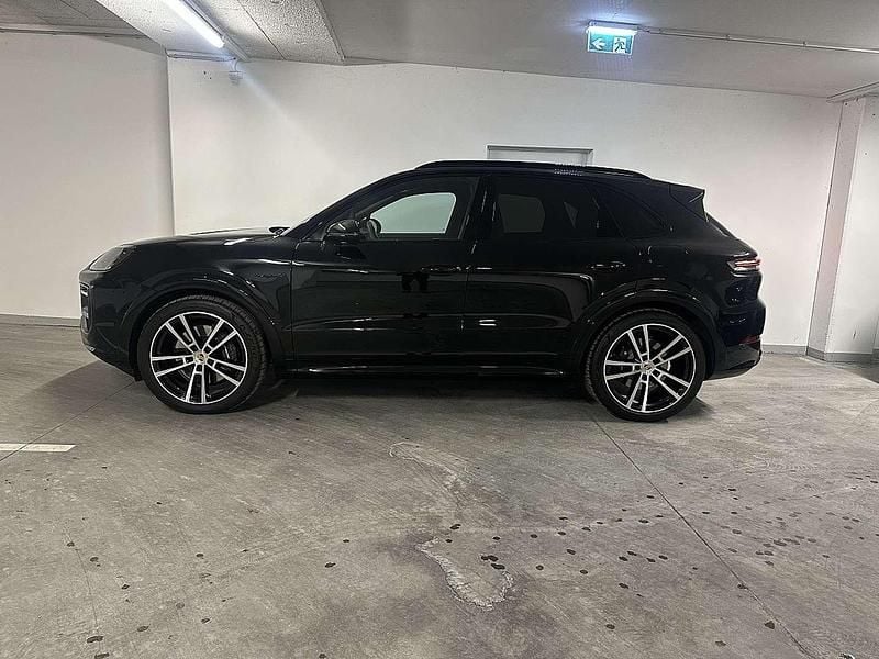 Schwarz Gebraucht 2024 Porsche Cayenne SUV | € 107.880 (Fairer Preis) - Bild 1/4