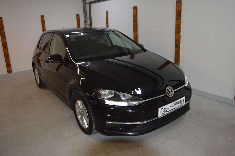 Gebraucht VW Golf VII 86 PS (63 kW) 2018 Schwarz Kleinwagen