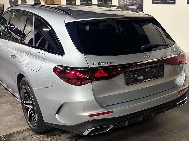 Gebraucht Mercedes E300 197 PS (144 kW) 2024 Silber Kombi