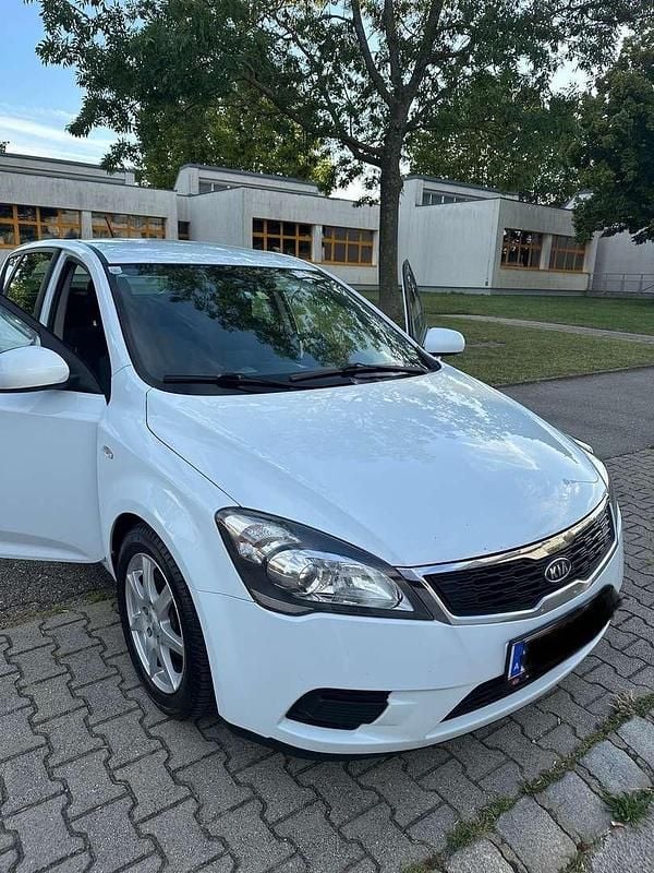 Gebraucht Kia Ceed 90 PS (66 kW) 2012 Weiß Kleinwagen