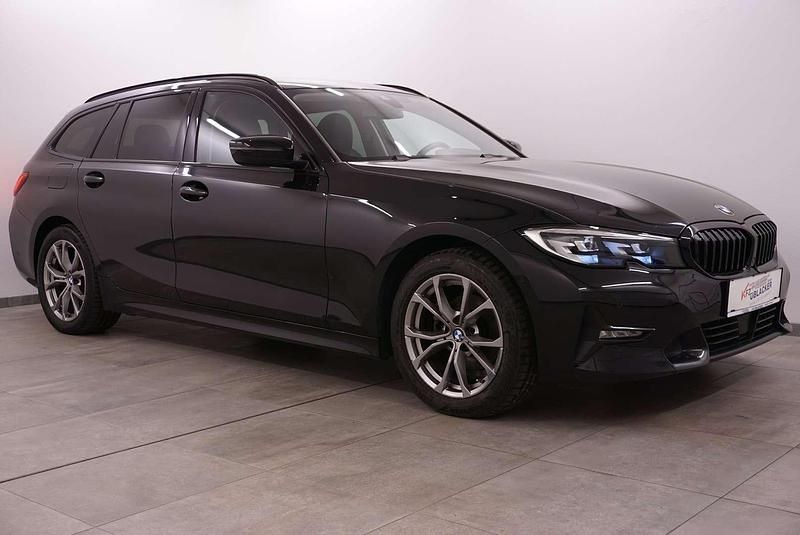 Schwarz Gebraucht 2021 BMW 318 Sport Line Kombi | € 23.990 (Fairer Preis) - Bild 1/4