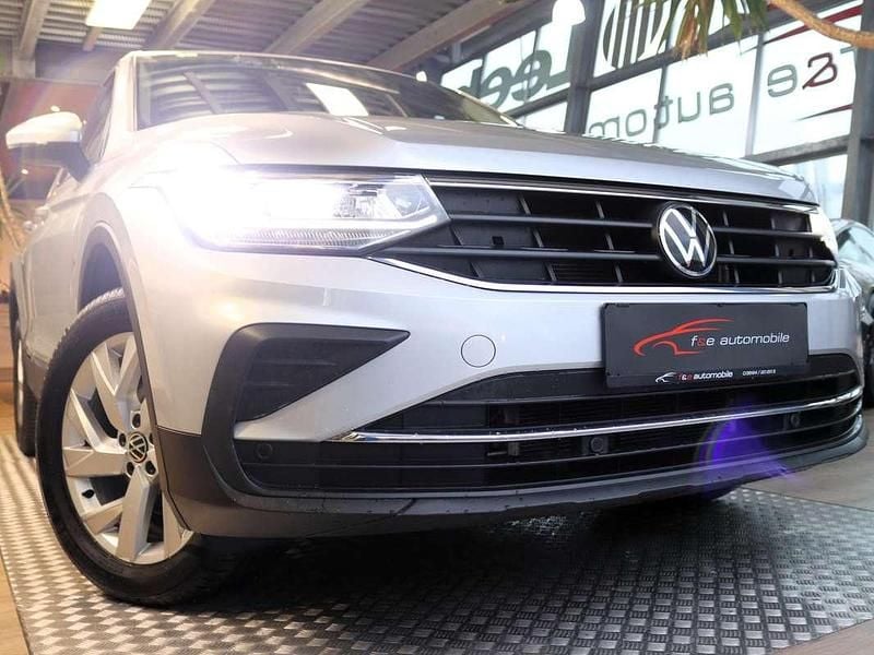 Gebraucht VW Tiguan Life 150 PS (110 kW) 2023 Silber SUV