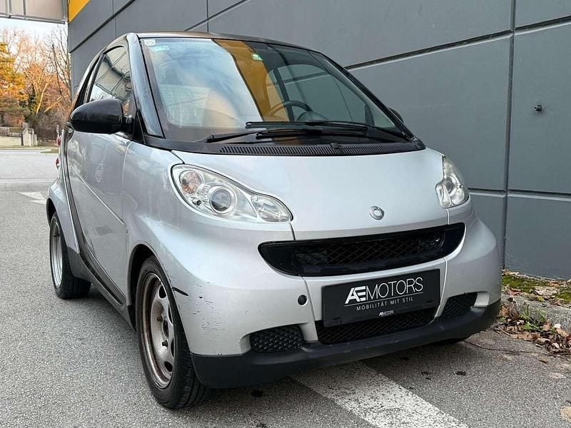 Grau Gebraucht 2010 Smart ForTwo Coupé Coupé | € 4.980 - Bild 1/4