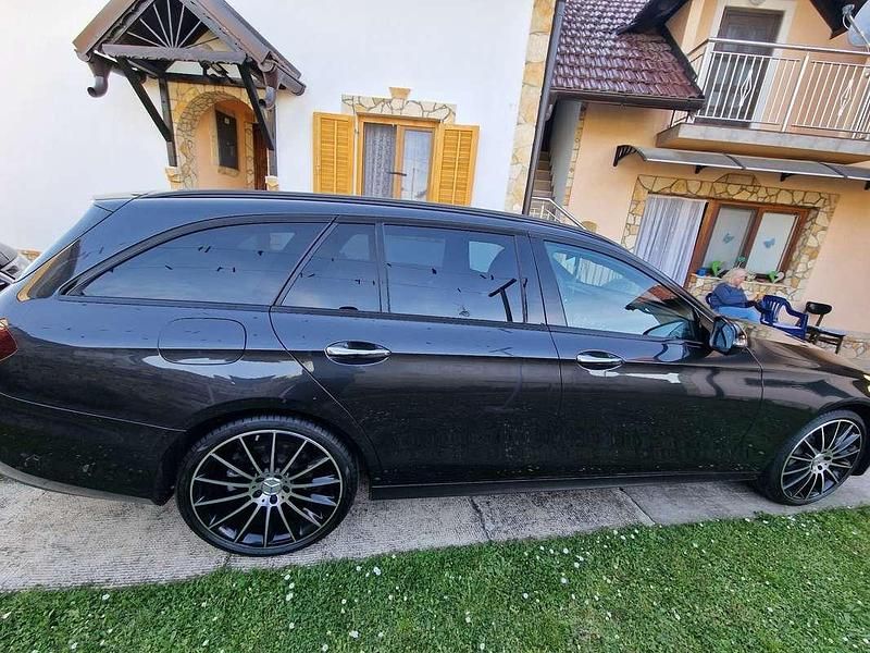 Gebraucht Mercedes E220 Edition 194 PS (142 kW) 2021 Grau Kombi