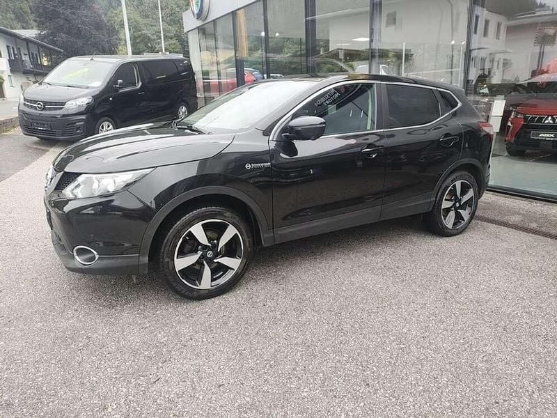 Schwarz Gebraucht 2016 Nissan Qashqai N-Connecta SUV | € 14.200 (Fairer Preis) - Bild 1/4