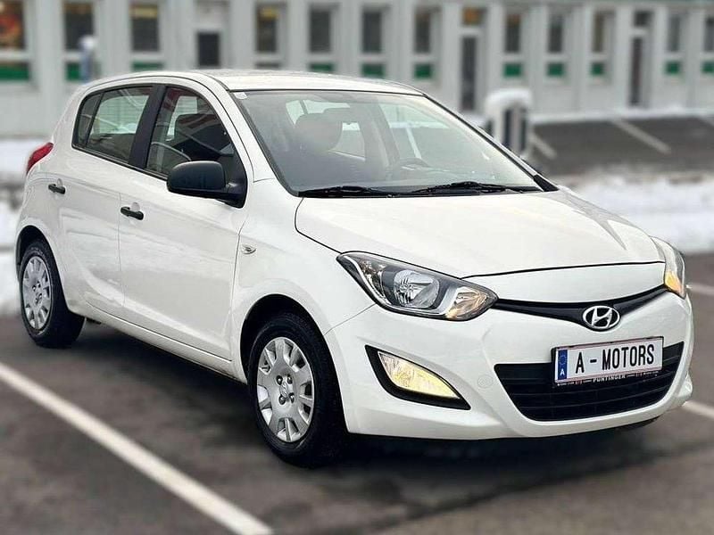 Gebraucht Hyundai i20 Life 86 PS (63 kW) 2013 Weiß Kleinwagen