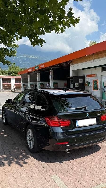 Gebraucht BMW 320 Sport Line 184 PS (135 kW) 2013 Schwarz Kombi