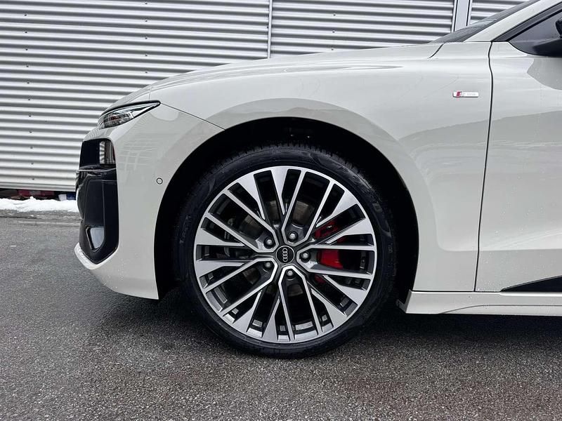 Neu Audi e-tron 100 kW (136 PS) 2025 Braun SUV