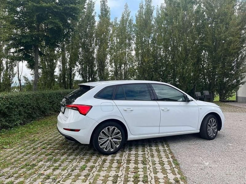 Gebraucht Skoda Scala Ambition 110 PS (80 kW) 2022 Weiß Kleinwagen