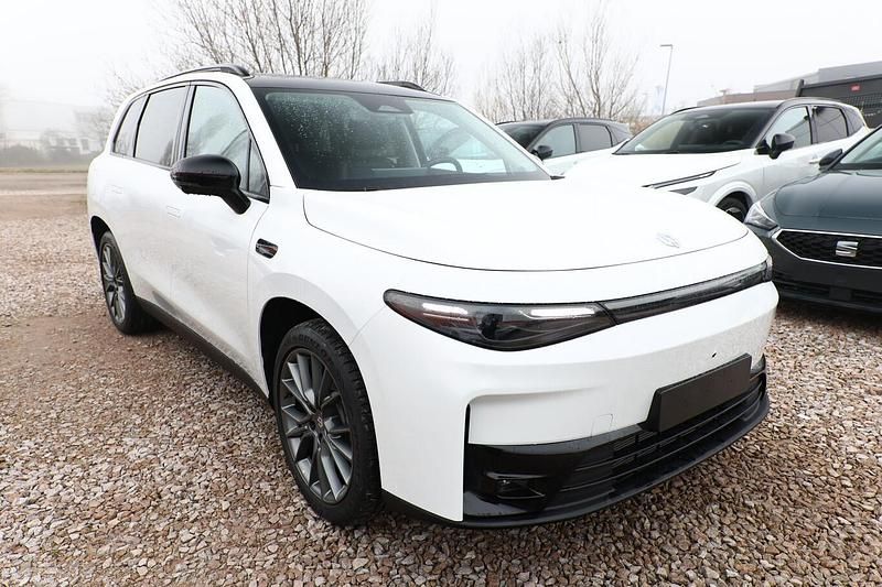 Neu Leapmotor C10 215 PS (158 kW) 2025 Schwarz SUV