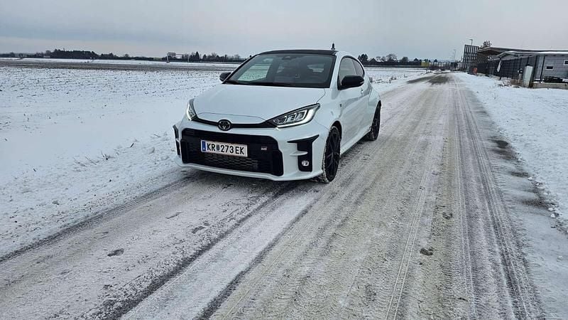 Gebraucht 2022 Toyota Yaris Limousine | € 39.800 (Fairer Preis) - Bild 1/4