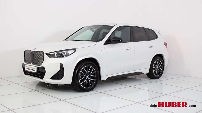 Mineralweiß Gebraucht 2024 BMW iX1 Luxury Line SUV | € 49.990 (Fairer Preis) - Bild 1/4