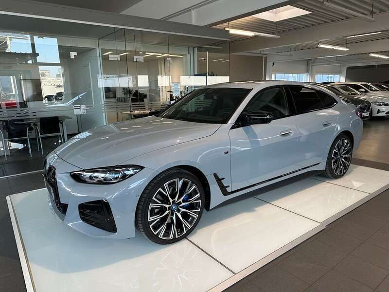 Grau Gebraucht 2023 BMW i4 Shadowline Limousine | € 52.900 (Superpreis) - Bild 1/4
