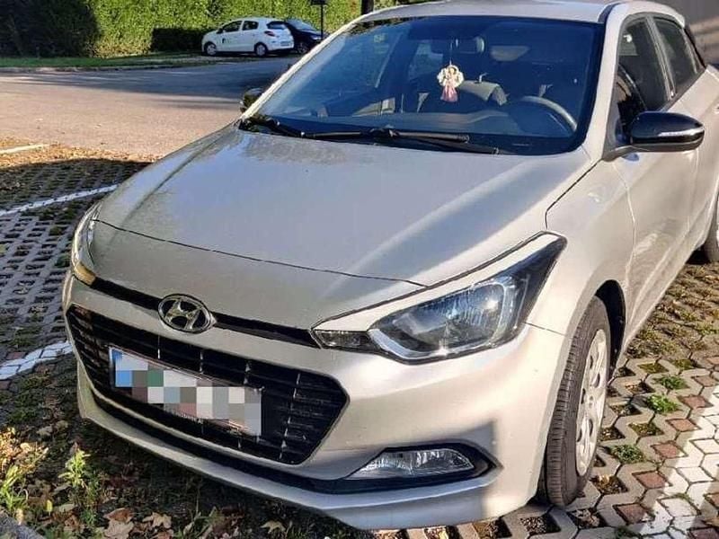 Gebraucht Hyundai i20 GO! 75 PS (55 kW) 2018 Silber Limousine