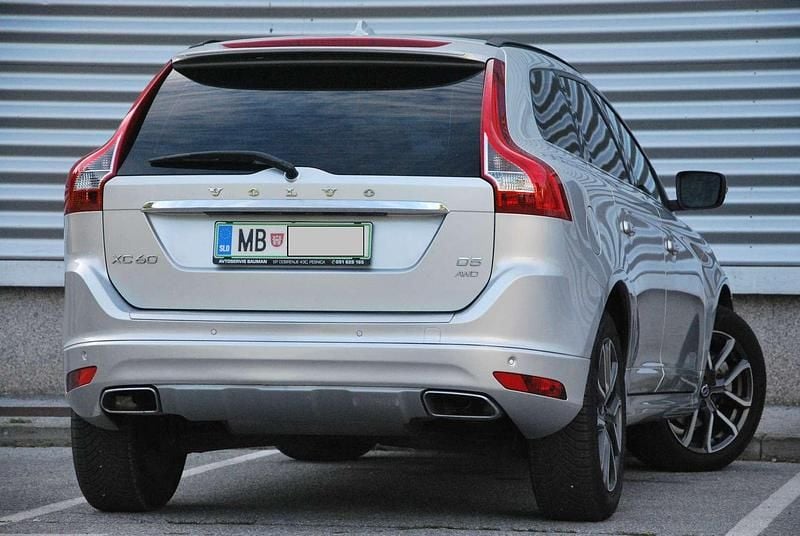 Silber Gebraucht 2017 Volvo XC60 SUV | € 19.700 (Teuer) - Bild 1/4