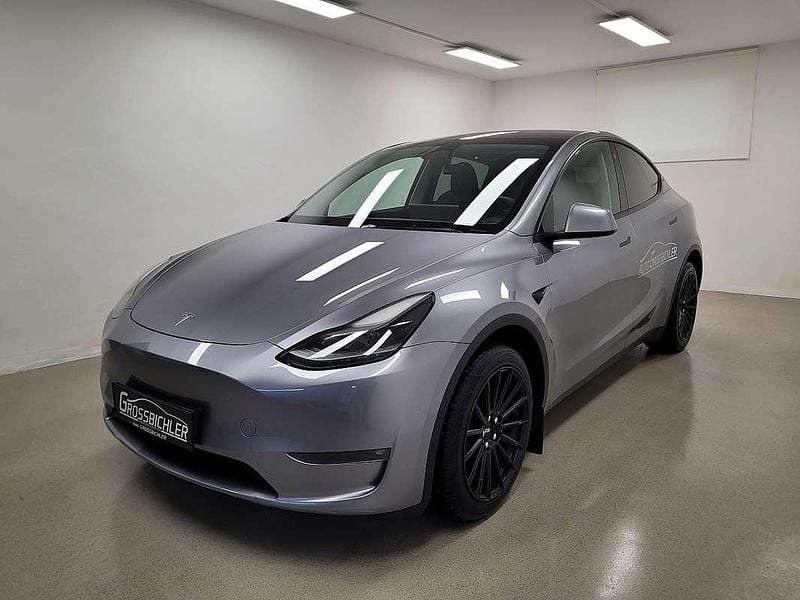 Grau Gebraucht 2023 Tesla Model Y Long Range AWD SUV | € 40.500 (Teuer) - Bild 1/4