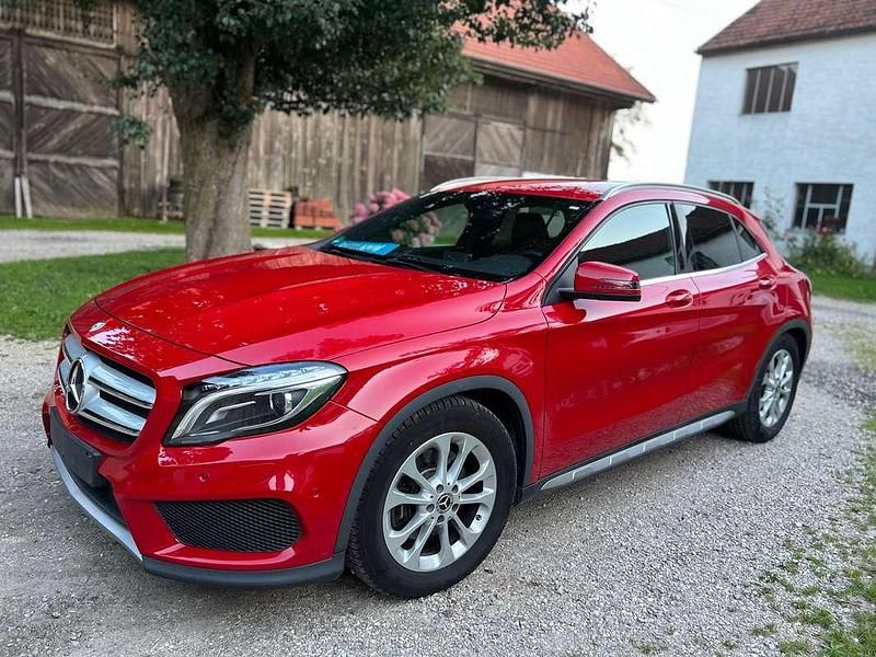 Rot Gebraucht 2014 Mercedes GLA220 AMG SUV | € 14.500 (Superpreis) - Bild 1/4