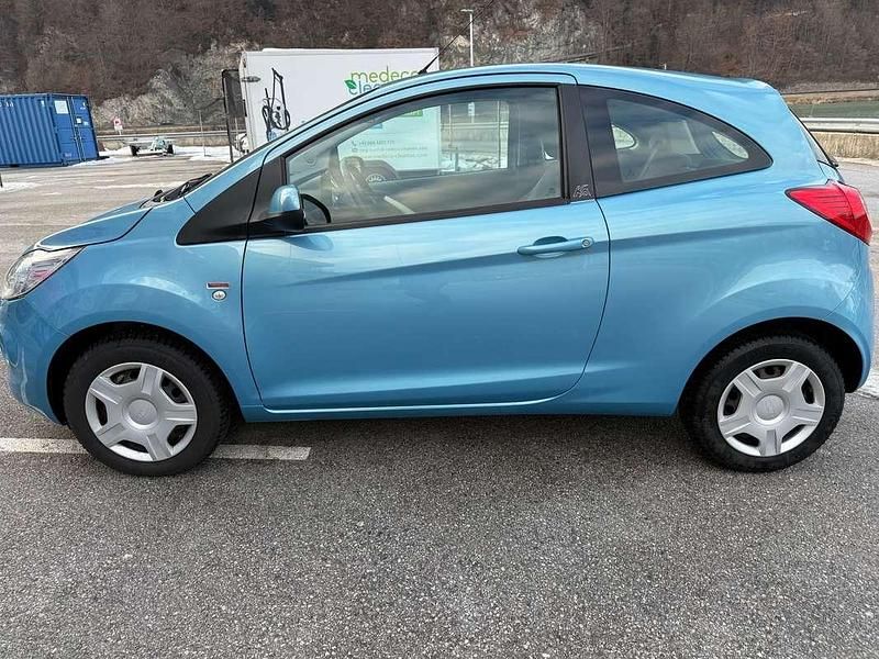 Gebraucht Ford Ka Trend 69 PS (50 kW) 2015 Blau Kleinwagen