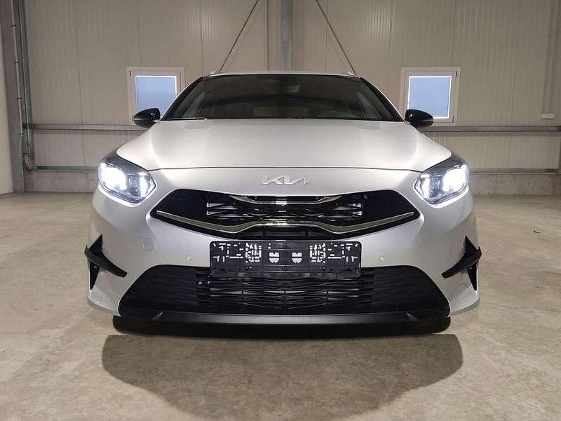 Neu Kia Ceed Sportswagon 140 PS (102 kW) 2025 Silber Kombi