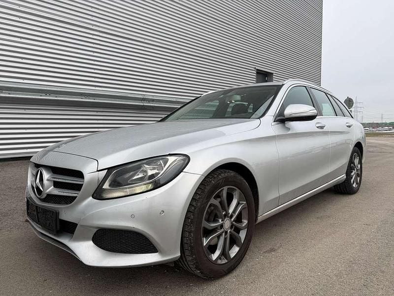 Gebraucht Mercedes C180 Avantgarde 116 PS (85 kW) 2015 Silber Kombi