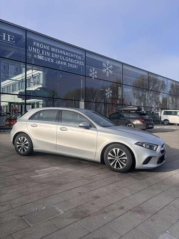 Gebraucht Mercedes A180 116 PS (85 kW) 2023 Limousine