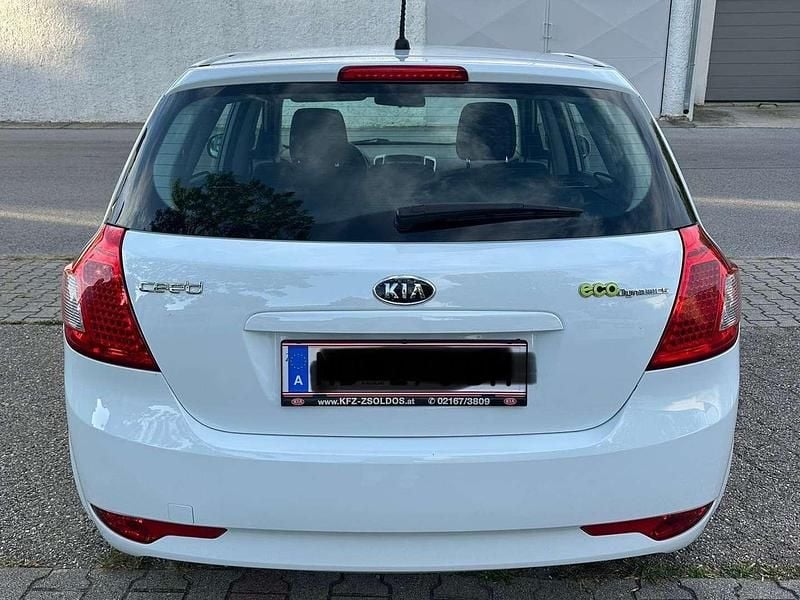 Gebraucht Kia Ceed 90 PS (66 kW) 2012 Weiß Kleinwagen