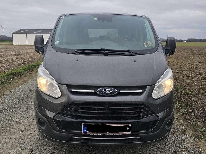 Gebraucht Ford Tourneo Titanium 131 PS (96 kW) 2017 Grau Van / Kleinbus