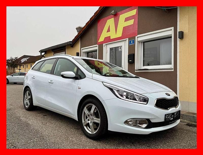 Weiß Gebraucht 2014 Kia Ceed Sportswagon Silver Kombi | € 8.990 (Fairer Preis) - Bild 1/4