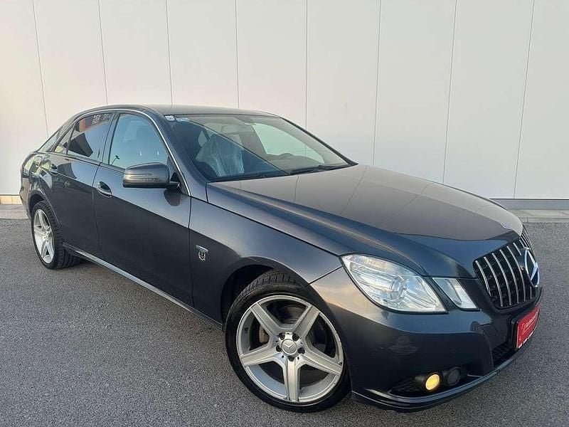 Grau Gebraucht 2011 Mercedes E220 Limousine | € 6.990 (Superpreis) - Bild 1/4