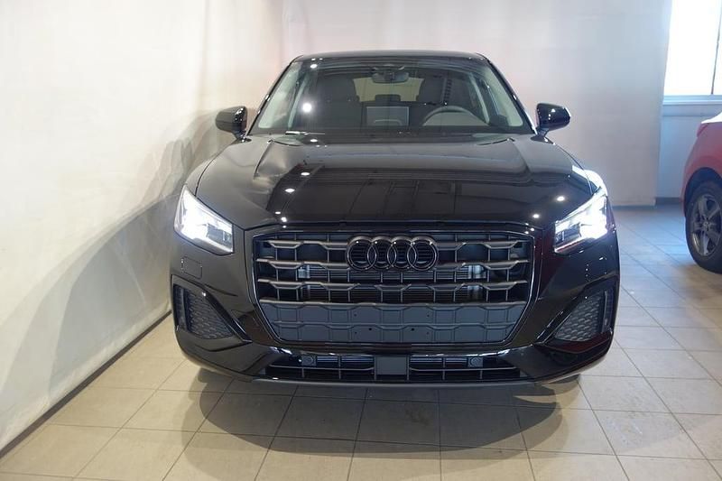 Neu Audi Q2 Admired 115 PS (84 kW) 2026 Schwarz  normal SUV