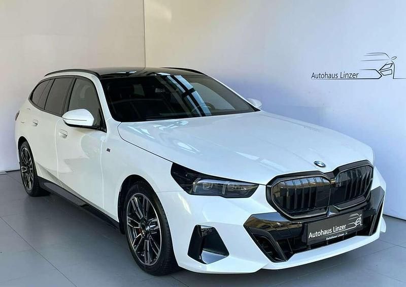 Weiß Gebraucht 2024 BMW 540 Comfort Edition Kombi | € 78.890 - Bild 1/4