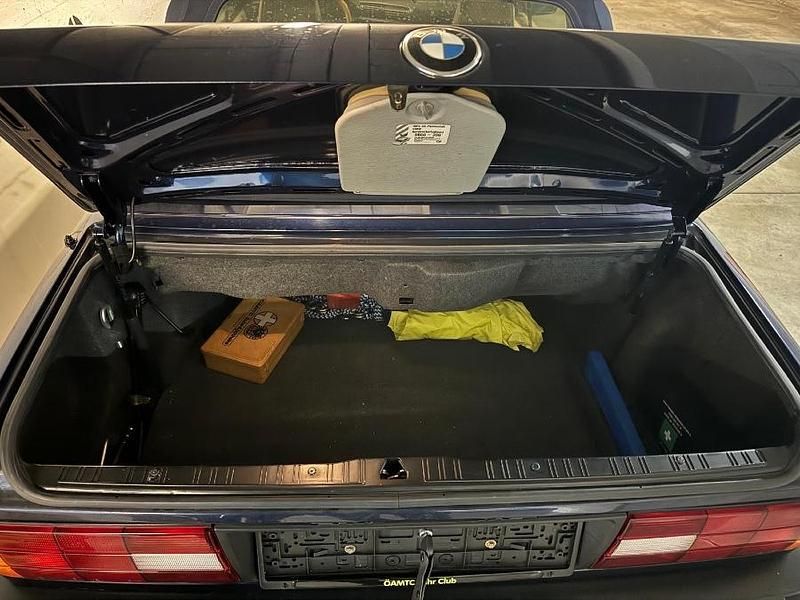 Gebraucht BMW 318 Cabriolet 113 PS (83 kW) 1991 Dunkelblau Cabrio