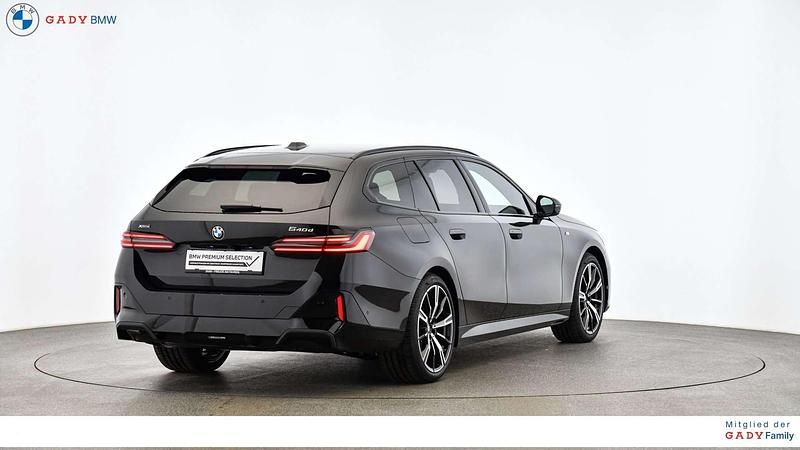 Gebraucht BMW 540 Shadowline 303 PS (222 kW) 2025 Saphirschwarz Kombi