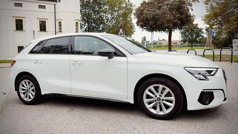 Gebraucht Audi A3 Ambiente 110 PS (80 kW) 2023 Weiß Limousine