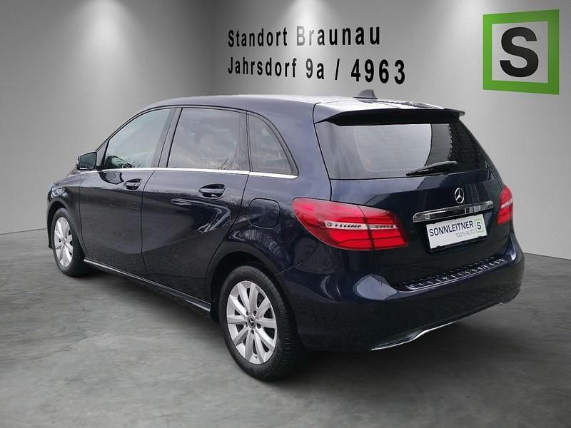 Gebraucht Mercedes B180 108 PS (79 kW) 2017 Blau Van / Kleinbus