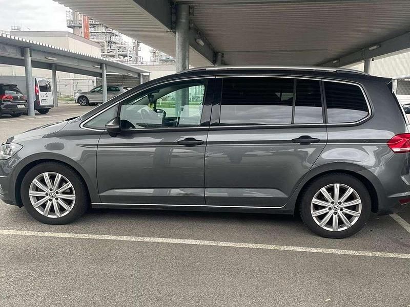 Gebraucht VW Touran Comfortline 150 PS (110 kW) 2017 Grau Van / Kleinbus