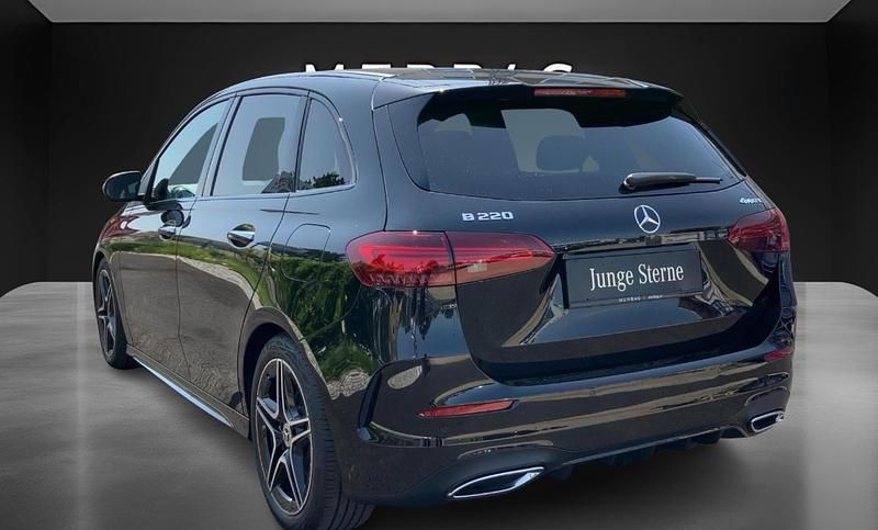 Gebraucht Mercedes B220 AMG line 190 PS (139 kW) 2024 Kosmosschwarz metallic Van / Kleinbus