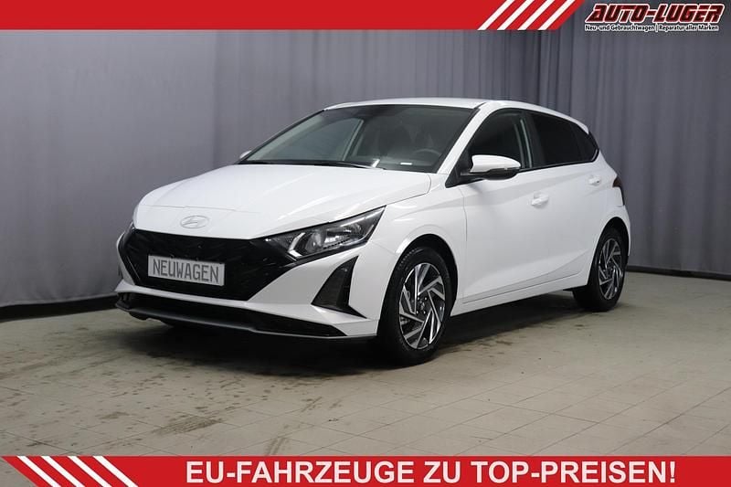 Gebraucht Hyundai i20 101 PS (74 kW) 2023 Atlas white Kleinwagen
