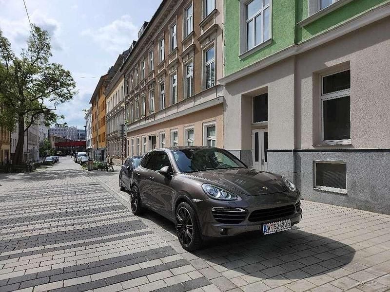 Grau Gebraucht 2011 Porsche Cayenne SUV | € 24.000 (Fairer Preis) - Bild 1/4