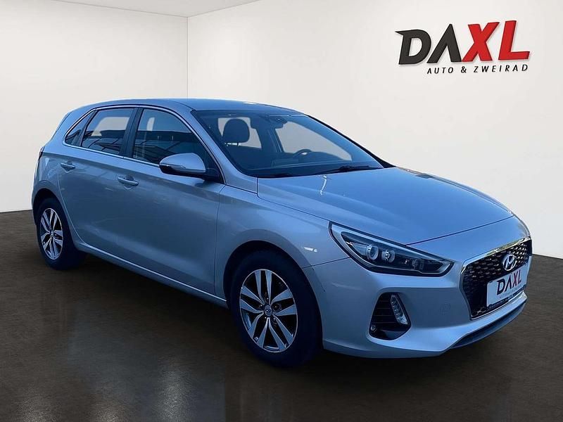 Gebraucht Hyundai i30 110 PS (80 kW) 2017 Silber Limousine