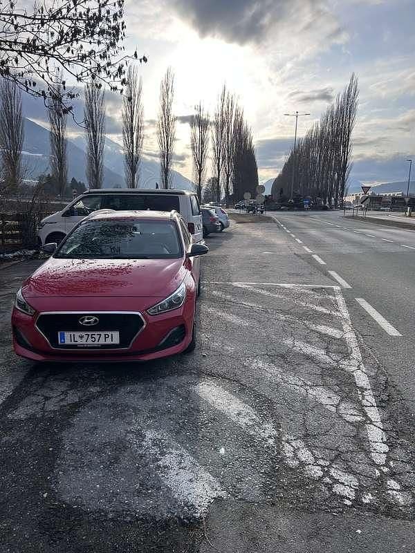 Gebraucht Hyundai i30 116 PS (85 kW) 2019 Rot Kombi