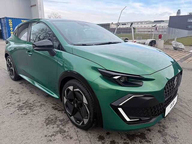 Neu Renault Clio V 115 PS (84 kW) 2026 Grün sonderlackierung Limousine