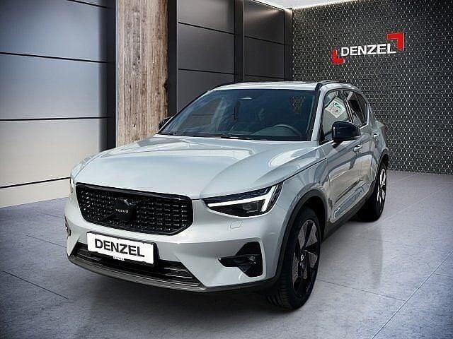 Neu Volvo XC40 163 PS (119 kW) 2025 Grau SUV