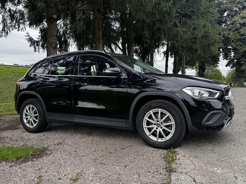 Gebraucht Mercedes GLA180 116 PS (85 kW) 2023 Schwarz SUV