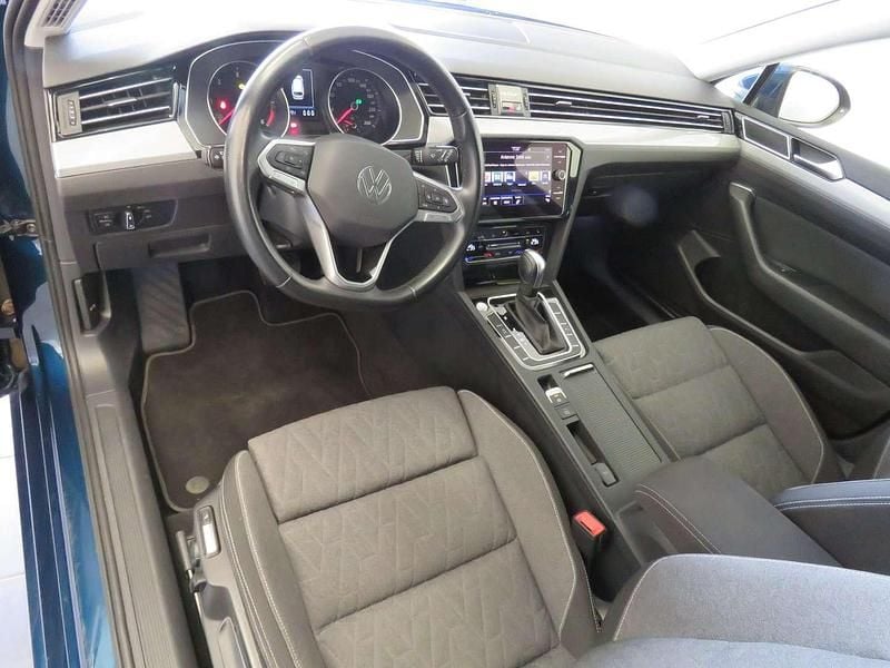 Gebraucht VW Passat Business 150 PS (110 kW) 2023 Mittelblau  metallic Kombi