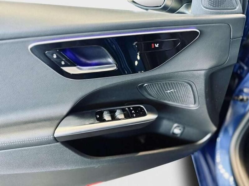 Gebraucht Mercedes C200 Avantgarde 204 PS (150 kW) 2023 Blau Kombi
