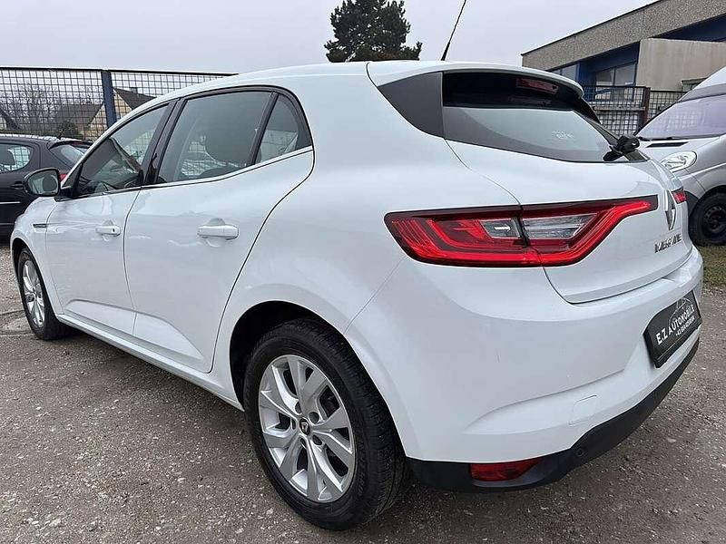 Gebraucht Renault Mégane IV LIMITED 102 PS (75 kW) 2019 Weiß Limousine